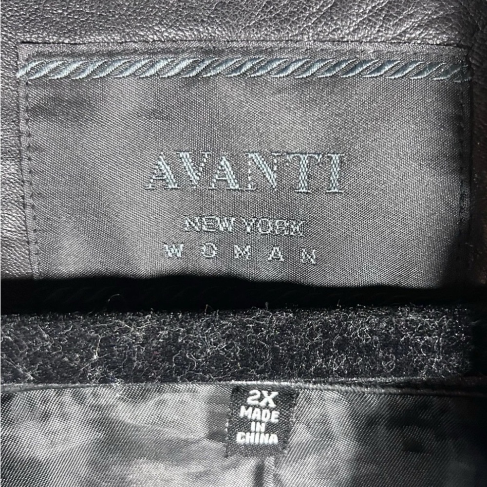 Avanti New York Women's Leather Size 2X.  Used In Good Condition - Picture 4 of 6
